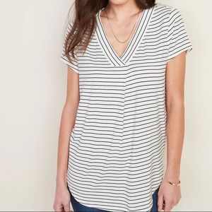 Old Navy Loose-Fit Luxe V-Neck Tunic T-Shirt | S